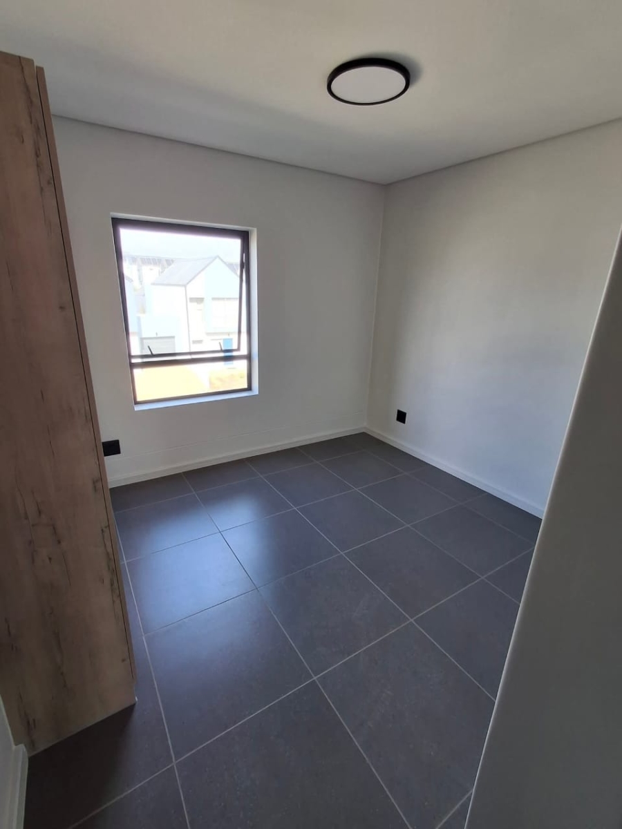 To Let 2 Bedroom Property for Rent in Newinbosch Western Cape